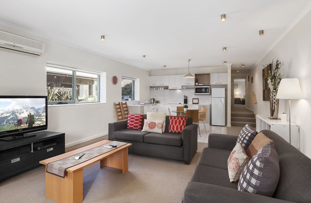 Cumberland Resort Lorne private Apartment near beach, pool, spa, tennis, shops