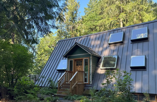 Custom cabin overlooking the McKenzie River. River access, hot tub, and solitude