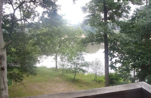 Cute Beachfront Guest Unit on Lake