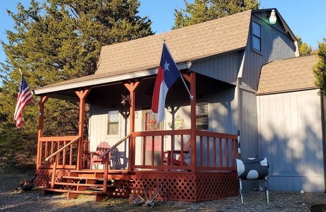 Cute Cabin! Secluded and surrounded by Nature.