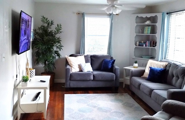 Cute & Cozy Cottage In The Heart of Gulfport