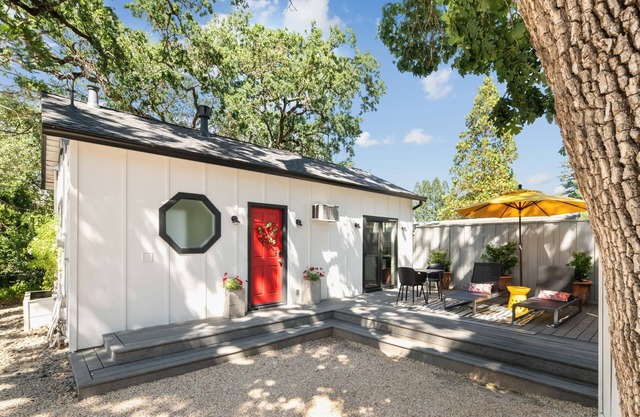 Cute Downtown Saint Helena Wine Country Cottage!