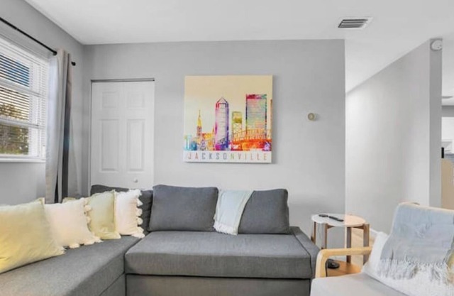 Cute Jacksonville Bungalow! Centrally Located