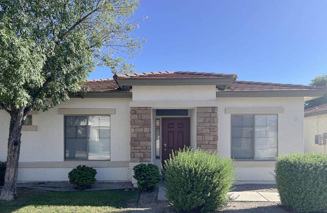 Cute! Single-Story-Gated Community w/Pool