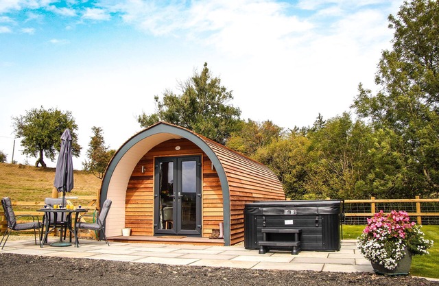 Cwm Hapus - Glamping Pod with Hot Tub Sleeping 4 guests, Pet Friendly