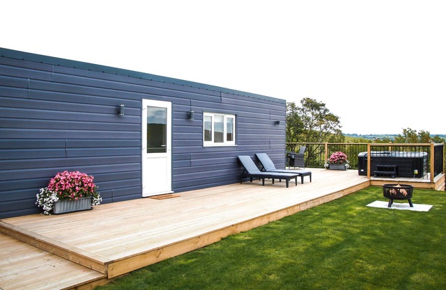 Cwm Heulog - Cabin with Hot Tub Sleeping 4, Pet Friendly