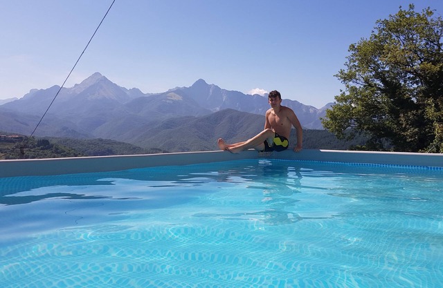 " DA ERCOLE " LUXURY HOLIDAY HOME WITH SWIMMING POOL, JACUZZI AND GARDEN.