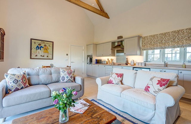 Dairy Lodge | Bladon Holiday Let | 2 Beds & Sleeps 4