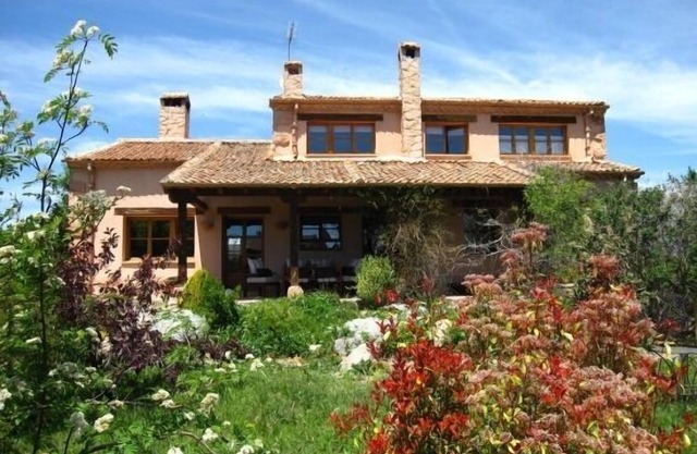 Dalt La Figuera cottage for 10 + 2 people (full rental)