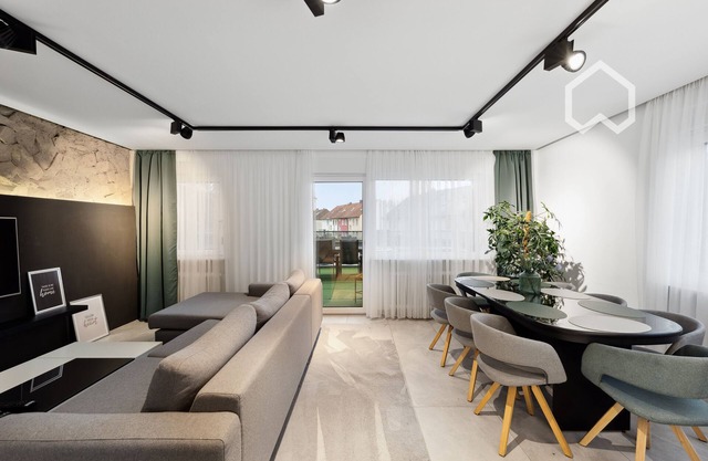 Day Young Life Apartment /DYL Hosting 85 sqm