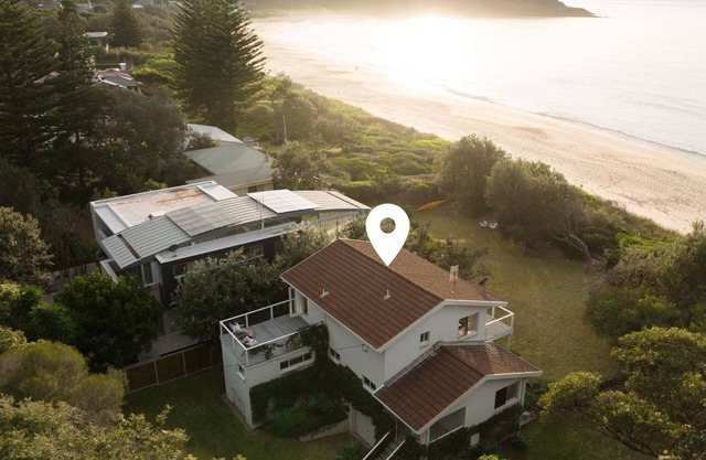 Daybreak Mollymook - Step from your door, onto the sand of Mollymook Beach