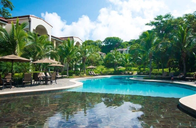 Dazzling end unit in Coco with extra windows and lots of light sleeps 8