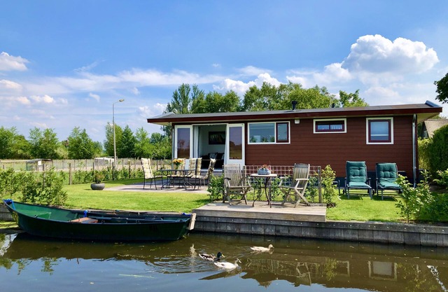 De Roodborst, in the middle of nature, with rowing boat, and near Amsterdam