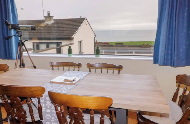 DEE BY THE SEA, family friendly, with a garden in Donaghadee