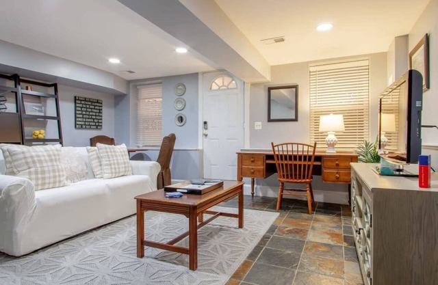 Delightful 1-BR Accommodations/Nearby METRO