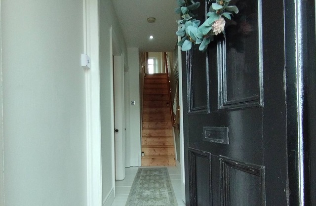 Delightful 1920's end terrace home 5 mins walk from Donaghadee seaside town.