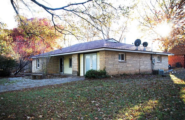 Delightful 3-bedroom house with AC in Fall River