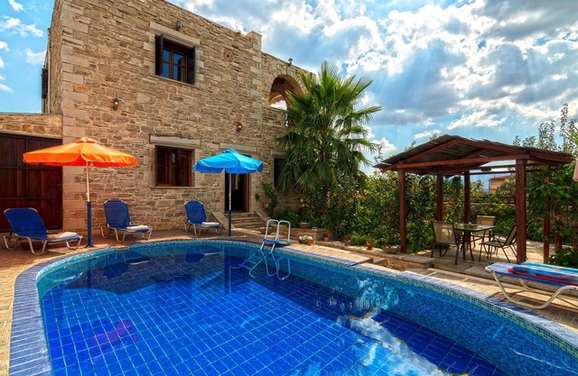 Delightful stone holiday house surrounded by countryside