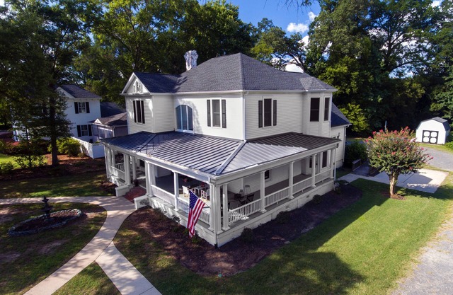 Delightful Victorian home with 6 bedrooms in downtown Fort Mill