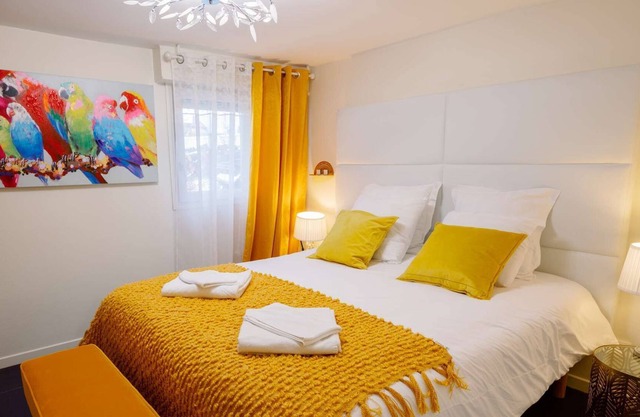 Deluxe studio close to the airport