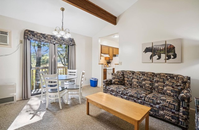 Deluxe Two Bedroom Suite on the 2nd floor with outdoor heated pool 20304