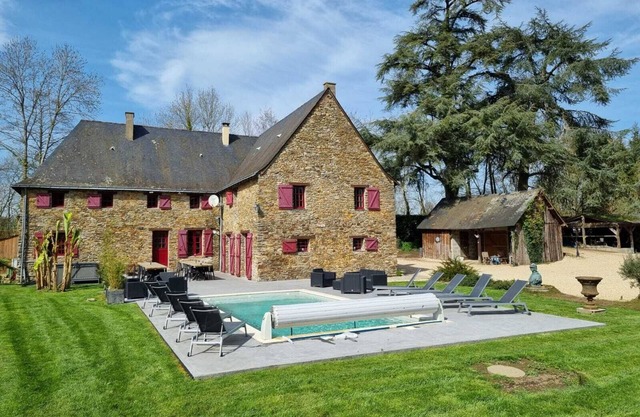 Demeure 18 ème Swimming pool and Spa 20 people