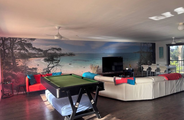Denhams Beach House (with tennis court/pool/wifi!)