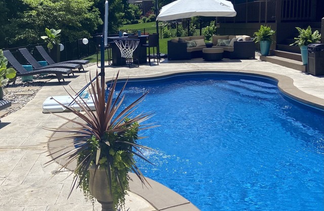Derby 6 Bedroom House Rental with Private Pool