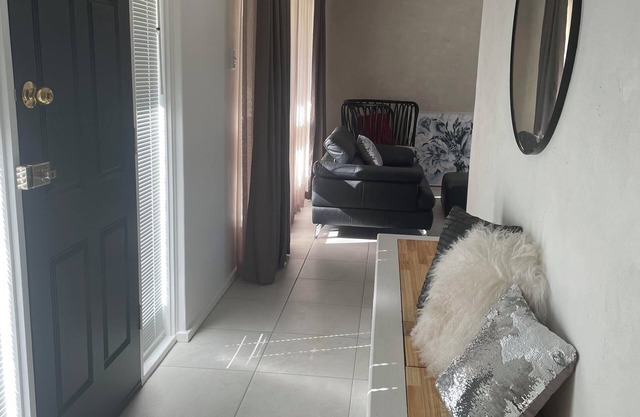 Derwent House: Newly renovated n 23 mins to CBD