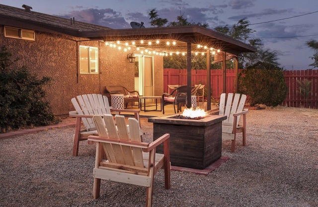 Desert Oasis-Close to National Park, Views, FirePit, Family & Pet Friendly