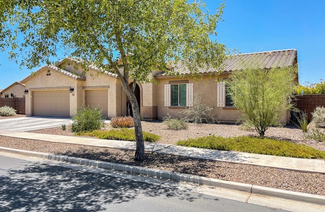 Desert Oasis with pool and spa in gated community