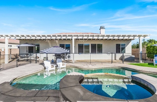 Desert Sunsation: Pool, Spa, FirePit, Bar, Arcade!