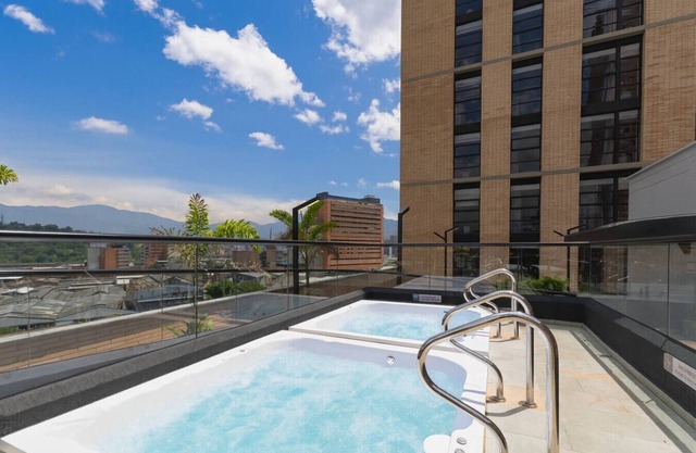 Design 2BR-2AC Apt El Poblado, Coworking & Jacuzzis
