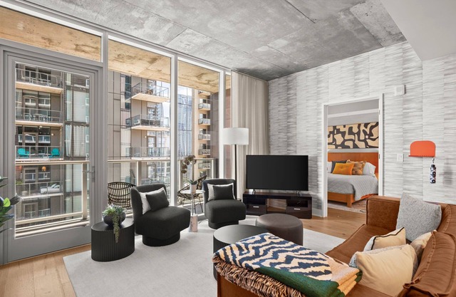 Designer Condo Steps to Lady Bird Lake with gym & rooftop pool