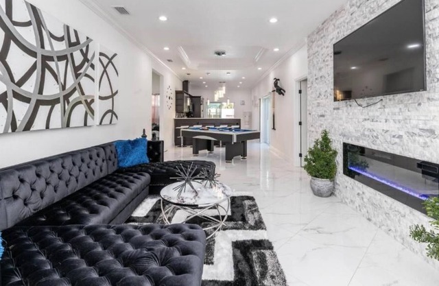 Designer-Themed Home w/Pool & Pool Table