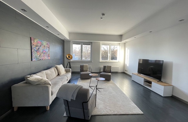DesignLoft for 8 I AppleTV l NTFLX I 65 "TV l 150sqm