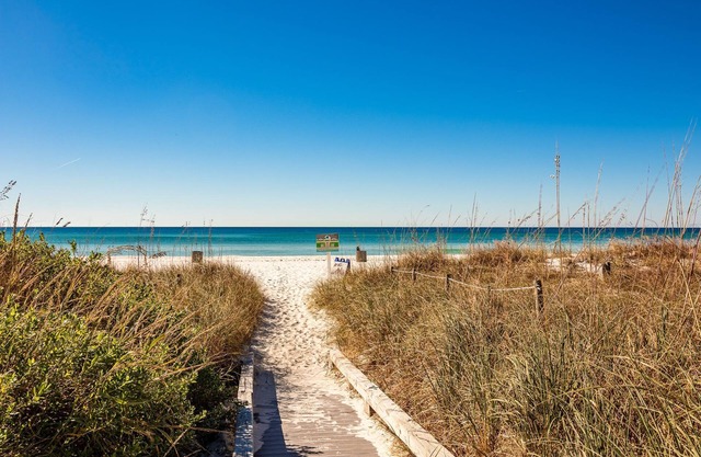 Destination Sunset Private House - 2 Bed, 1.5 Bath: Dog Friendly - Sleeps 6 Max
