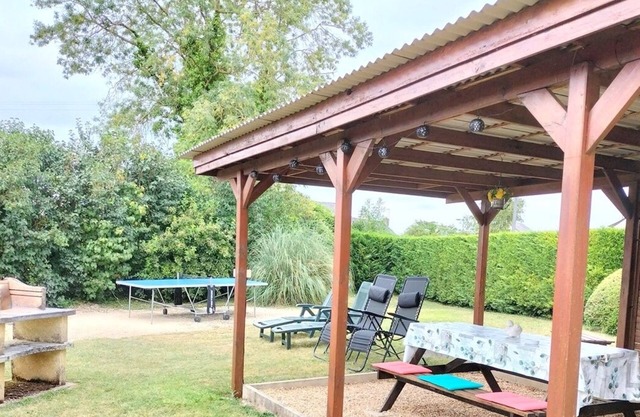 Detached chalet Ping-pong, pétanque, barbecue, pergola.