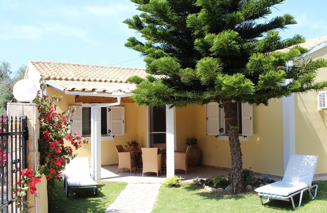Detached holiday home at the sea with garden, Wifi | Skidi, Corfu