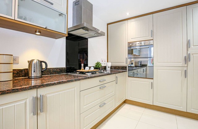 Detached House in Deanshanger, Milton Keynes