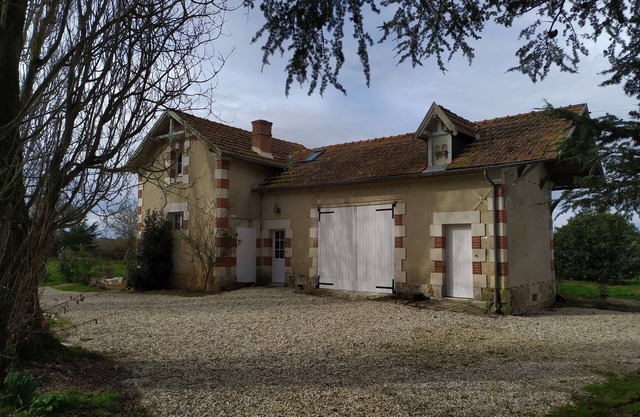 DETACHED HOUSE SET IN 2 HECTARES