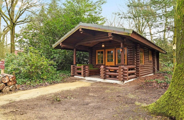 Detached log cabin for 2 people