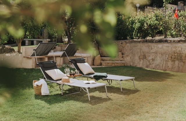 Detached villa in La Rioja Alta: garden and private parking, mini golf, jacuzzi.