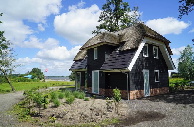 Detached villa with 4 bedrooms and 2 bathrooms