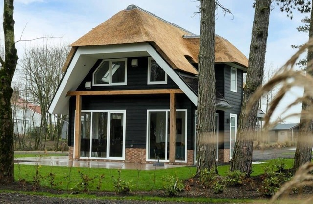 Detached villa with 5 bedrooms and 2 bathrooms