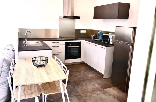 Detached villa with terrace 10 minutes from the beach.