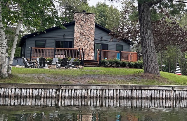 Devils Elbow Cottage on Crooked River near Burt Lake with HOT TUB!