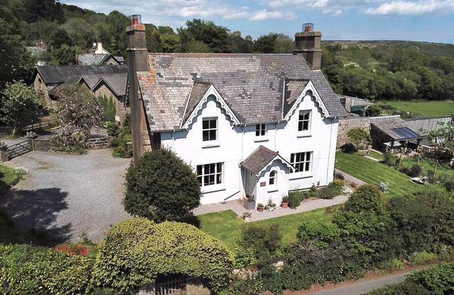 Devon Holiday Home with large garden, hot tub, Sleeps 9. Dartmoor. England