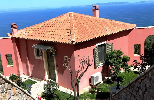 DIO GUESTHOUSES VILLA MALEAS 2 B/R WITH PRIVATE GARDEN AND SWIMMINGPOOL