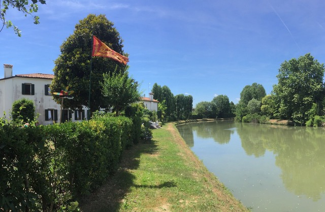 Dimora Naviglio B & B near Venice